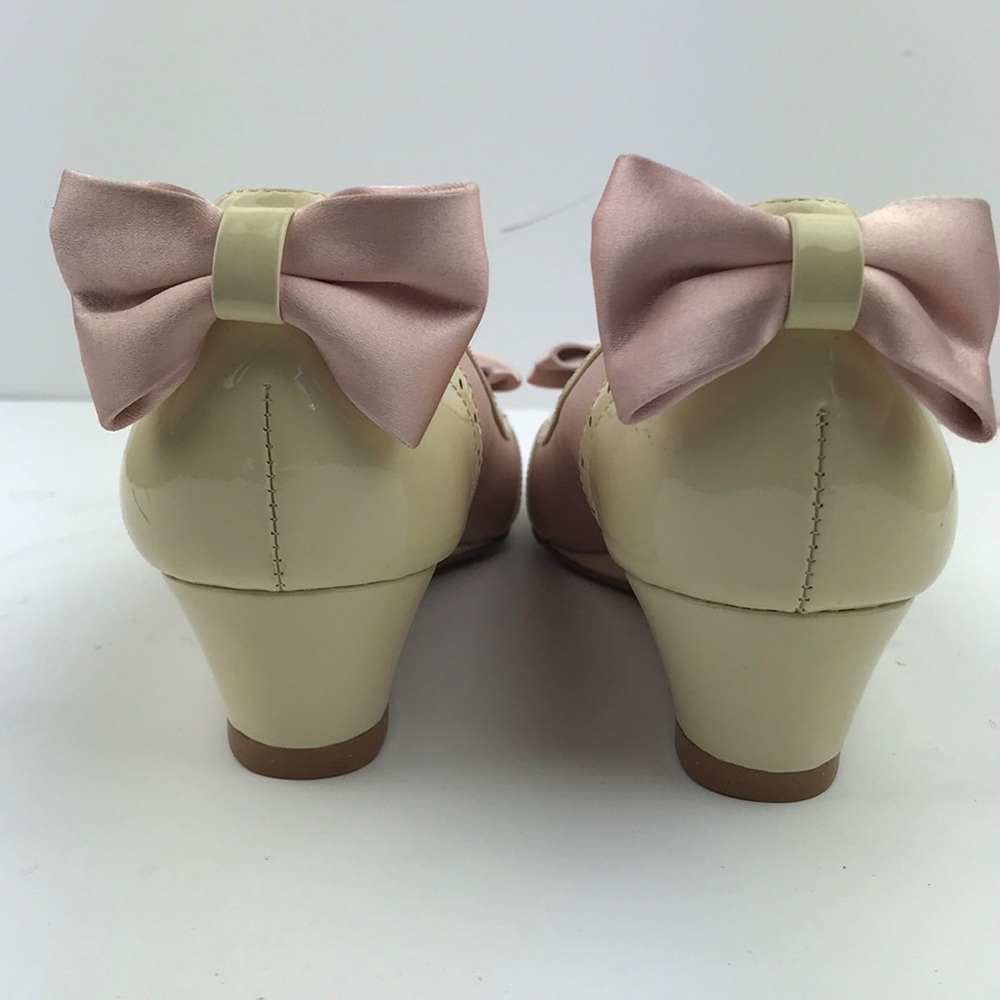 Shoes of Prey Cream and Pink Flats - Picture 4 of 7